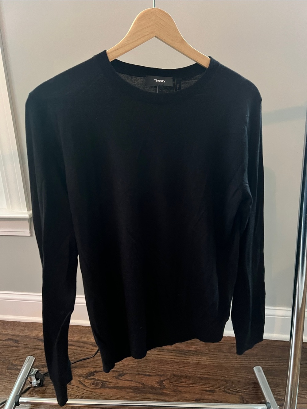 Theory Women’s lightweight Black Crewneck Knit Pullover